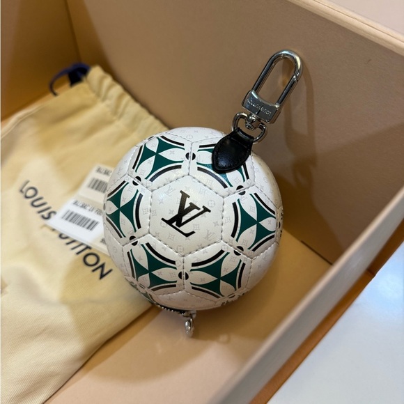 Louis Vuitton Soccer ball charm w/zipper - Brand new - Picture 1 of 9